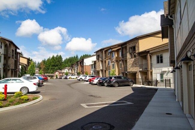 Building Photo - 2 bedroom 1 Bath top floor!  Move in 5/17/...
