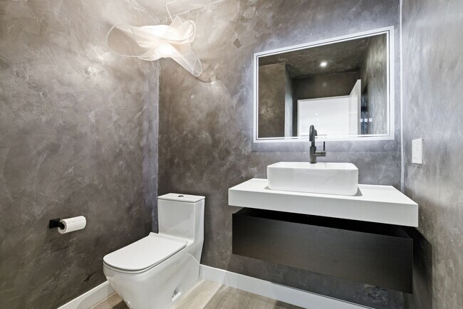 Building Photo - 4520 Park Cordero