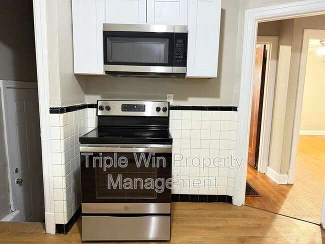 Building Photo - 2527 Switzer Ave