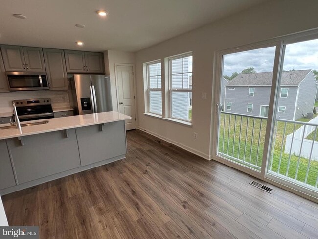 Building Photo - 211 Clifton Mnr