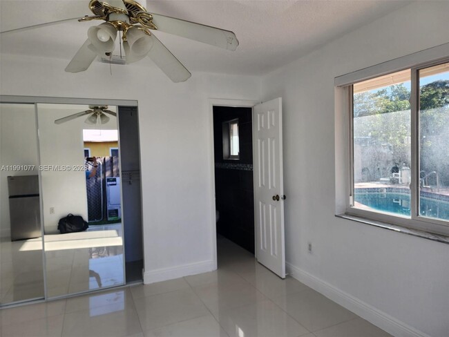 Building Photo - 16101 SW 97th Ave