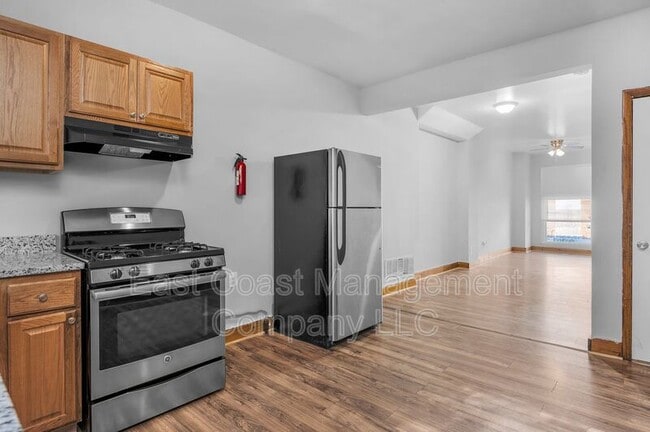 Building Photo - 425 N Curley St