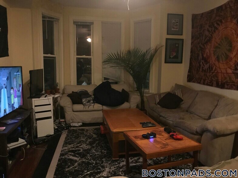 Building Photo - 731 Parker St