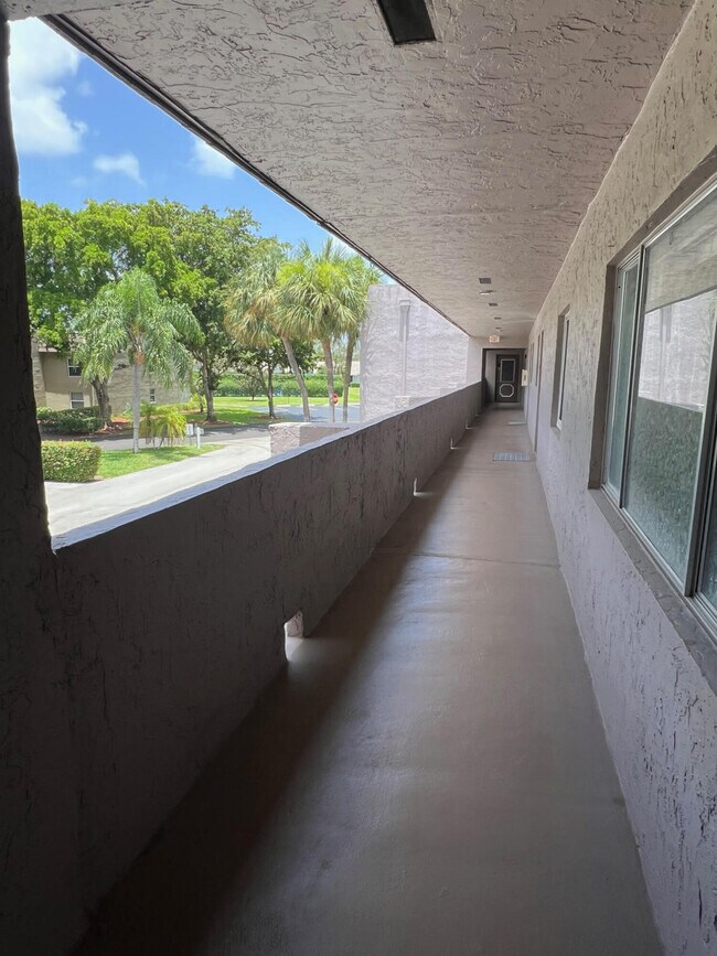 Building Photo - 2700 Casita Way