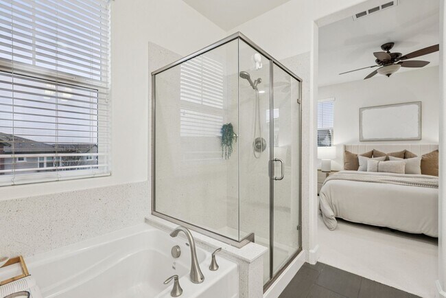 Building Photo - Beautiful Corner-Unit Townhome Near Downtown – 4 Bed | 3 baths