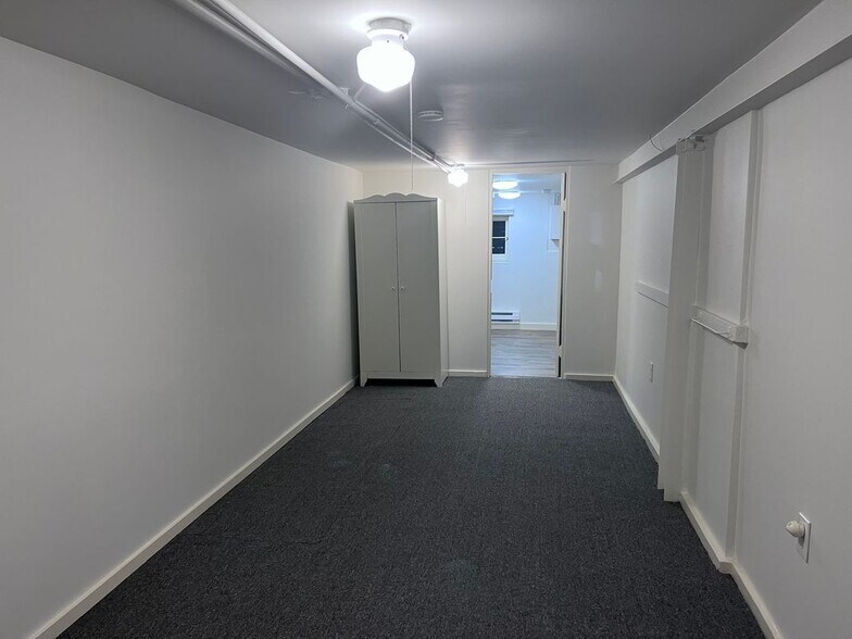 Building Photo - 221 Channing St NE