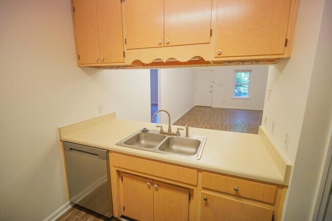 Building Photo - 2418 Ian Dr