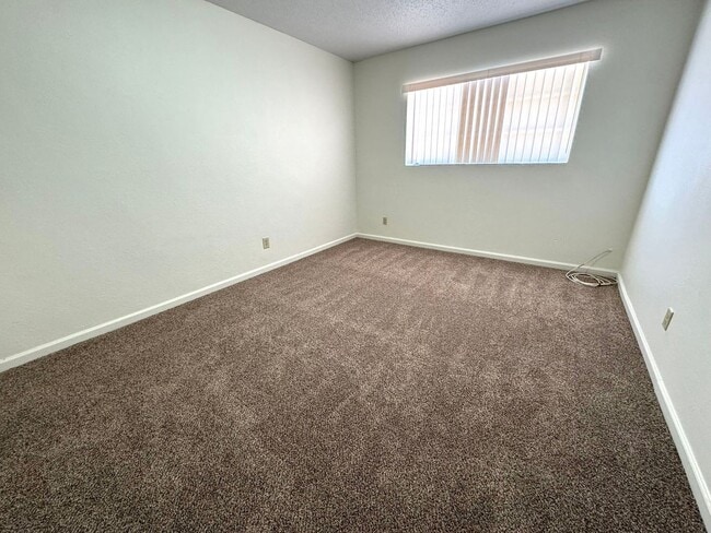 Building Photo - NICE UPDATED 2BED 1BATH HOME LOCATED NEAR ...