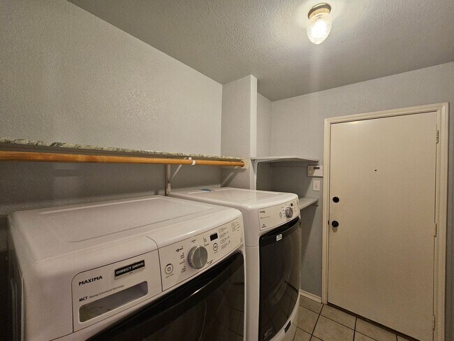 Building Photo - 4507 Twin Oaks Cir