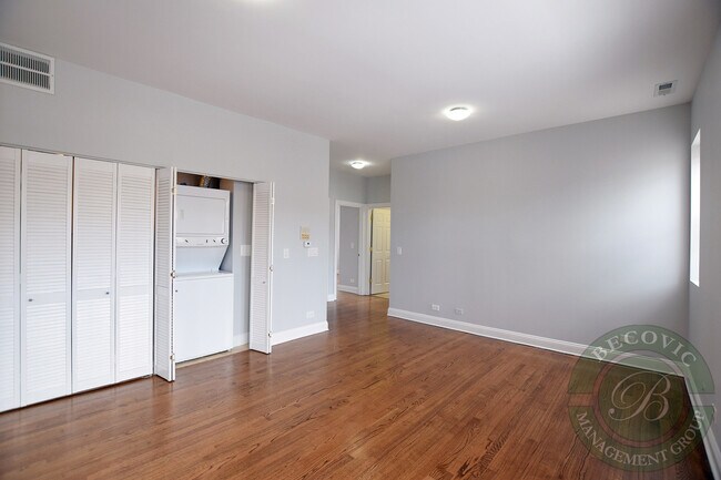 Building Photo - 7530 N Seeley Ave