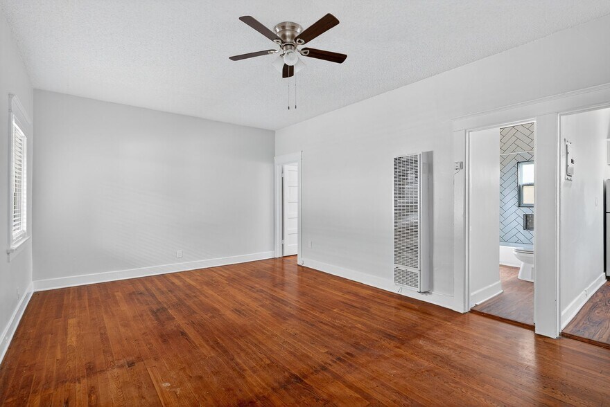 Building Photo - 915 Cherry Ave