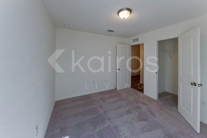 Building Photo - 466 Norwood Ave S