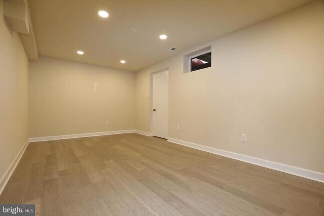 Building Photo - 8006 Harbor Pl