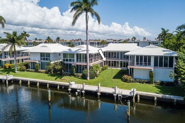 Building Photo - 2760 Yacht Club Blvd