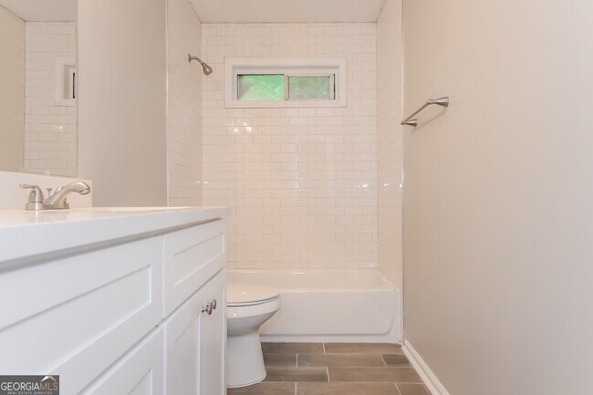 Building Photo - 998 Autumn Crest Ct