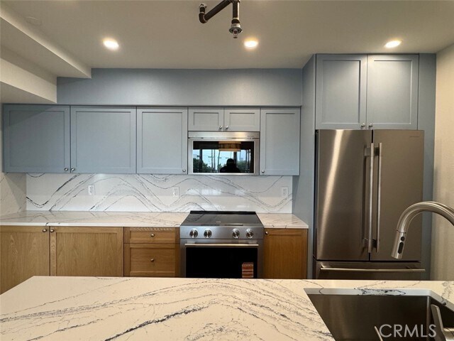 Building Photo - 230 S Catalina Ave