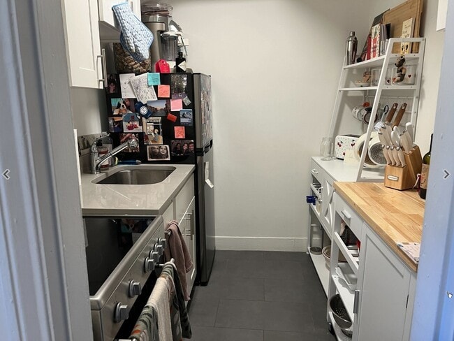 Building Photo - 107 Charles St