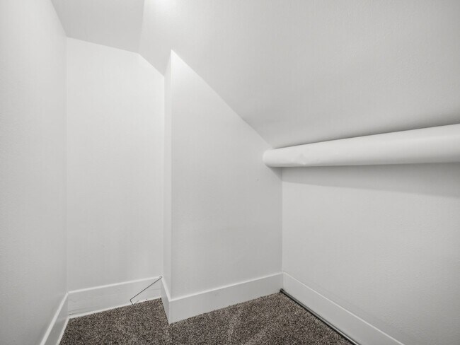 Building Photo - 2418 N Cincinnati St
