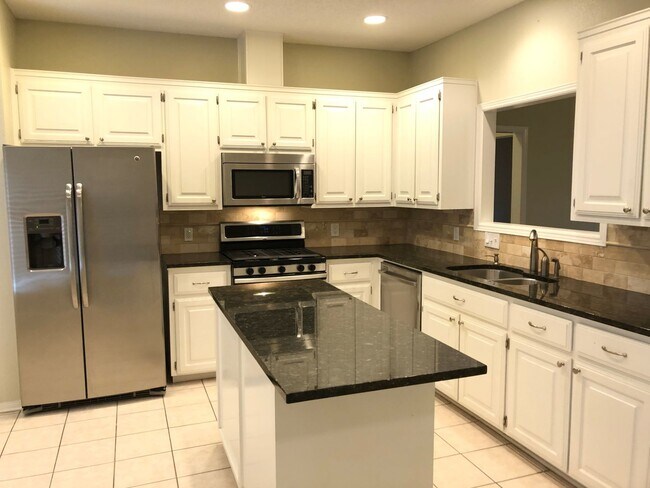 Building Photo - 1 story with lots of charm! Westwood High School!