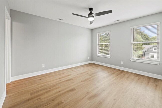Building Photo - 619-619 W 39th St