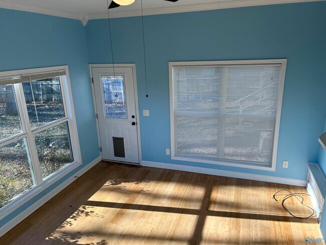 Building Photo - 503 Highland Dr