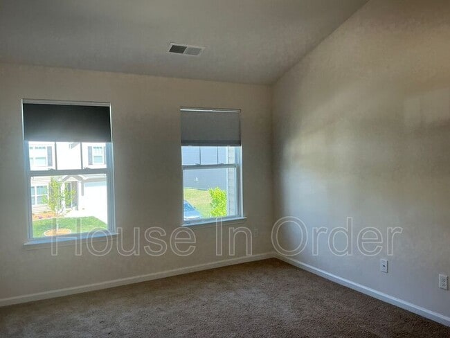 Building Photo - 341 Oak Br Rd