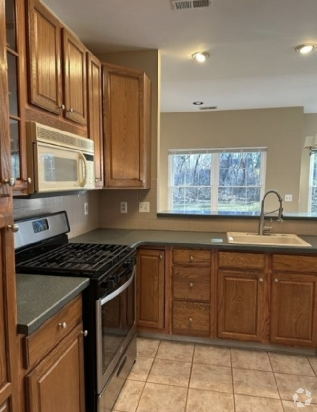 Building Photo - 43 Heatherwood Ln