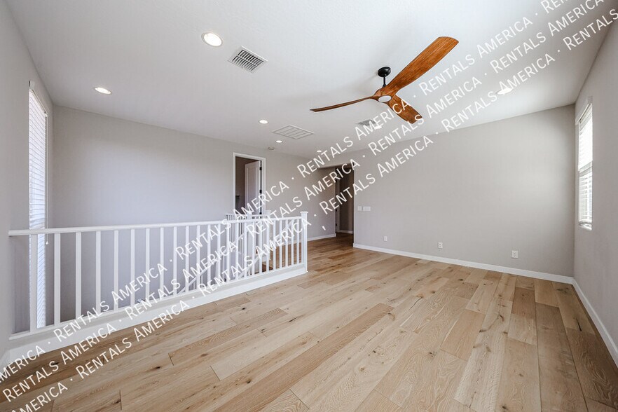 Building Photo - 1726 W Jeanine Dr