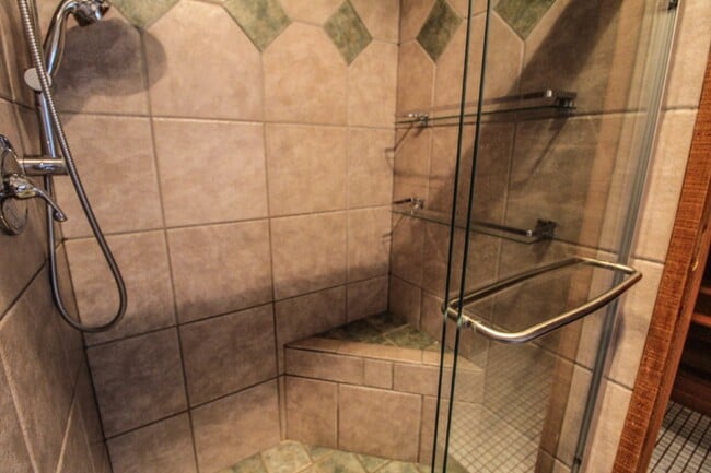 Building Photo - Spacious 4-Bedroom Home with Stunning Lake...