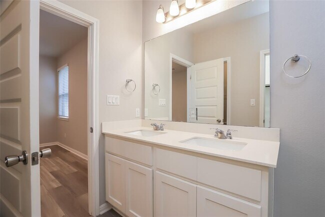 Building Photo - 2724 Juniper Woods Rd
