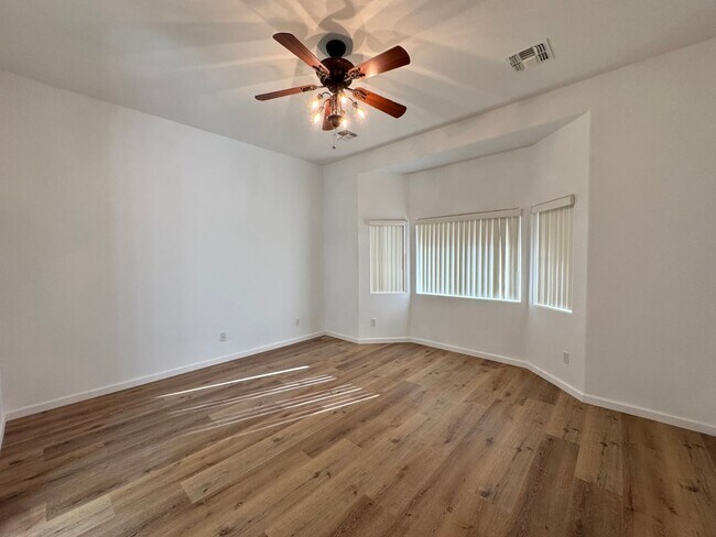Building Photo - 3 Bed/2 Bath House with Boat Deep 3 Car Garage