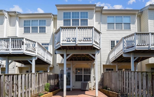 Building Photo - Stunning 2bd/2.5ba TH nestled within the prestigious Belmont Country Club!