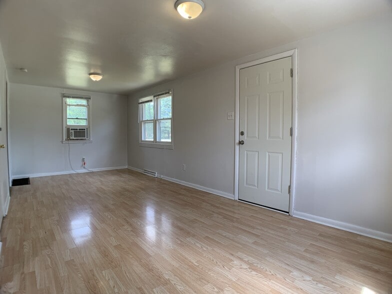 Building Photo - 4754 NE 27th Ct