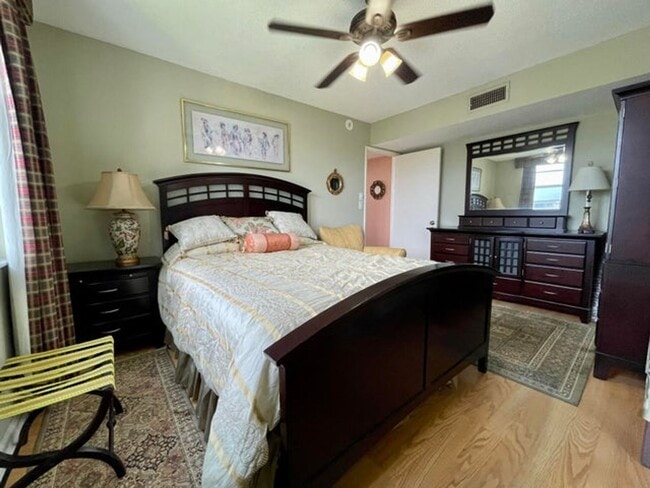 Building Photo - 3051 N Course Dr