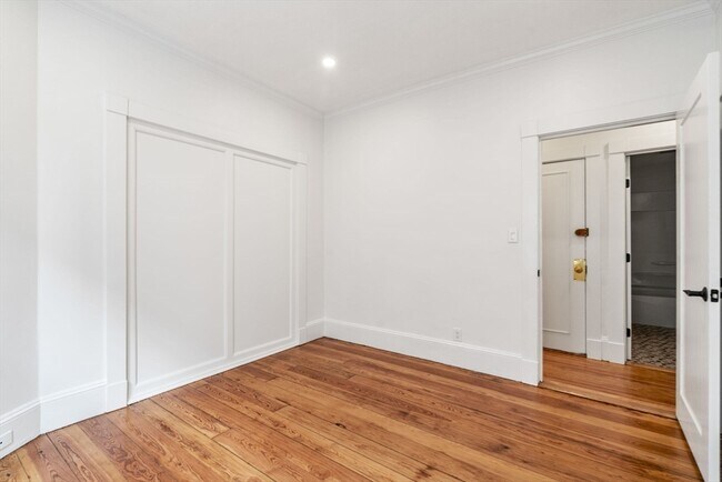 Building Photo - 93 Sydney St