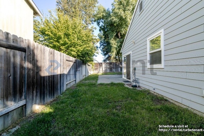 Building Photo - 2703 Albany Ave