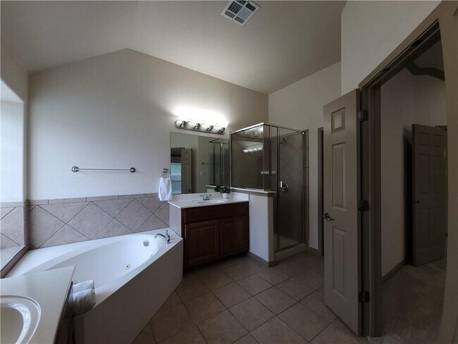 Building Photo - 10028 Lisi Anne Dr