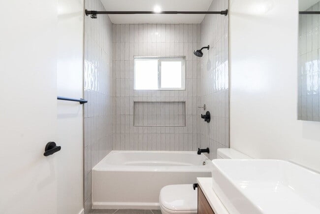 Building Photo - Stunning Views from Silver Lake Hillside Home for Rent with Spectacular Views