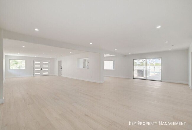 Building Photo - 3962 Euclid St