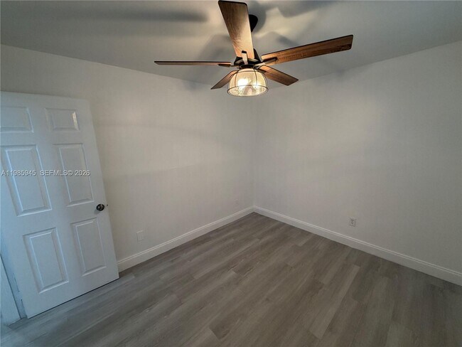 Building Photo - 3962 Inverrary Dr