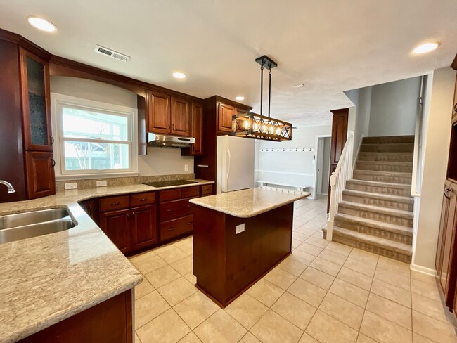 Building Photo - Ready 07-07-25!! Fantastic 4-Bedroom Home ...