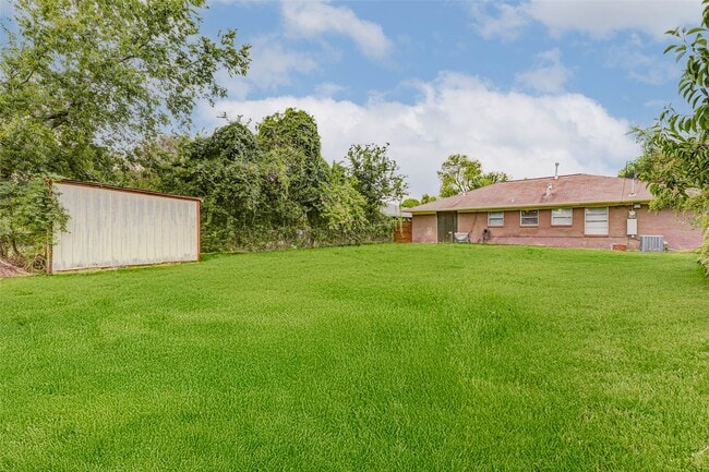 Building Photo - 230 Bizerte St