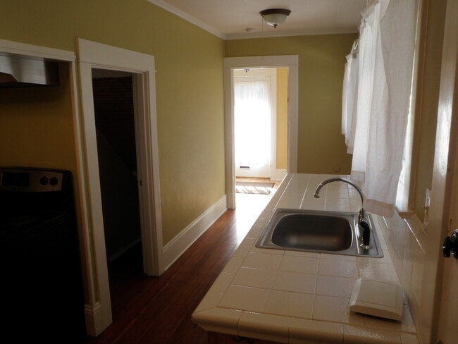 Building Photo - 5046 NE Mallory Ave