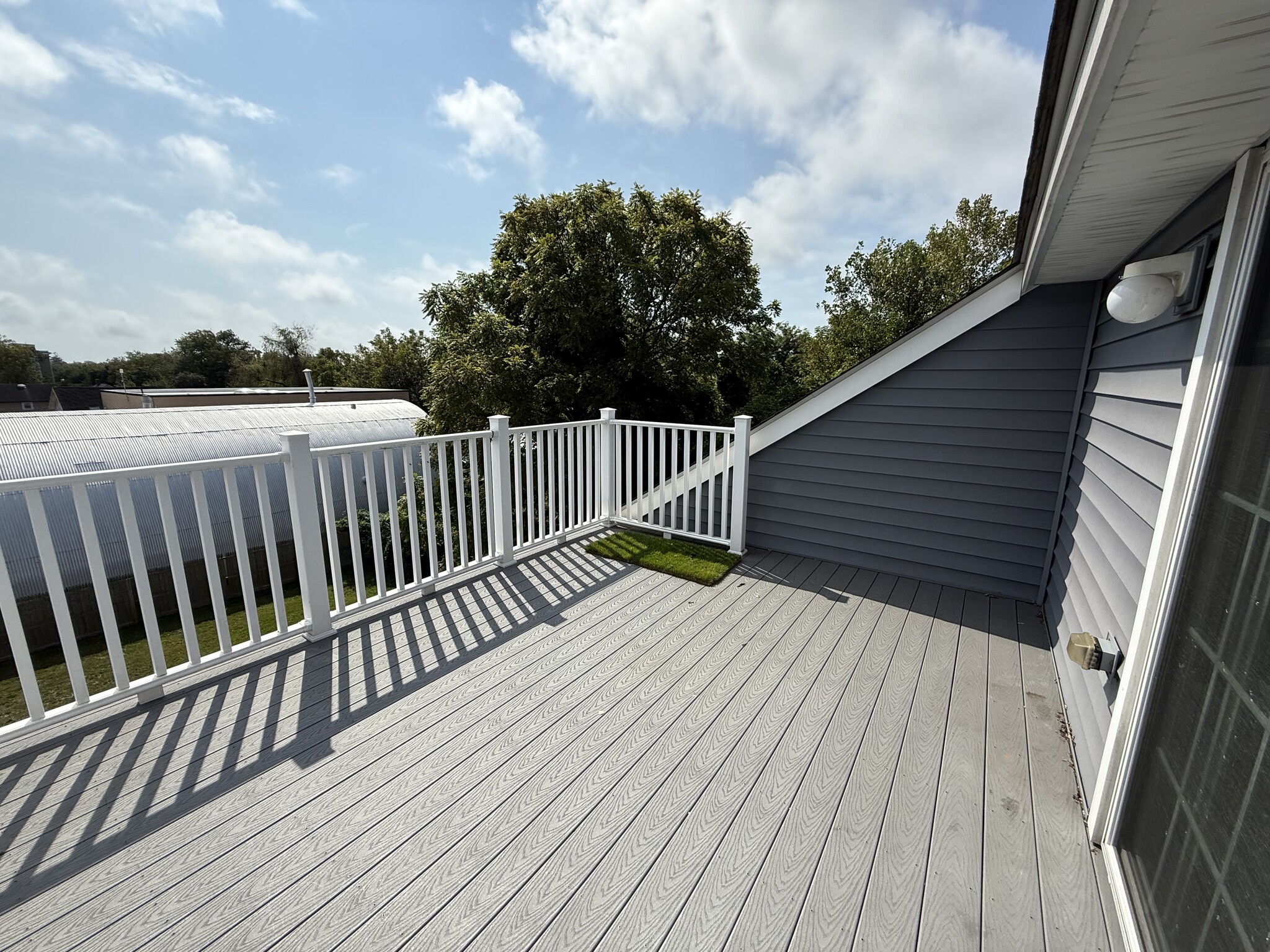 balcony - 68 Park Ave