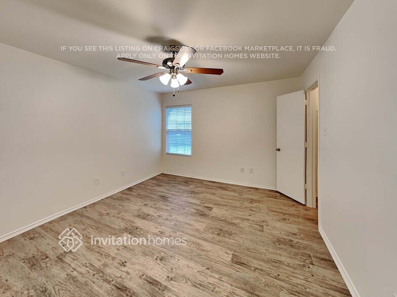Building Photo - 802 Lazy Bayou Dr