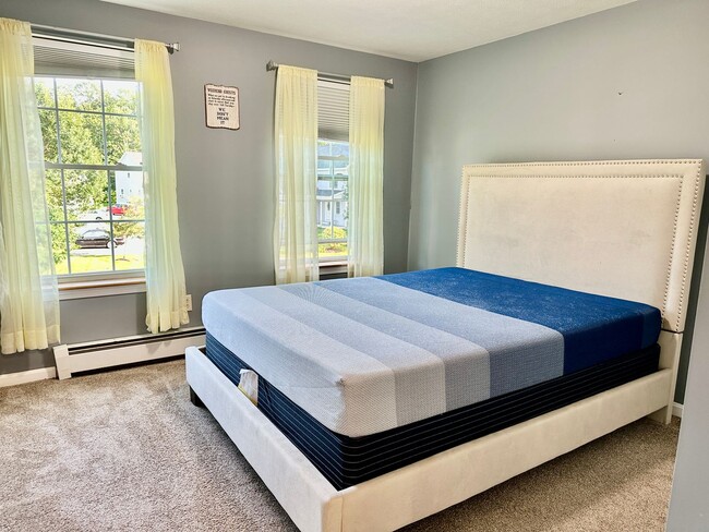 Building Photo - Like New 3BR Colonial For Rent