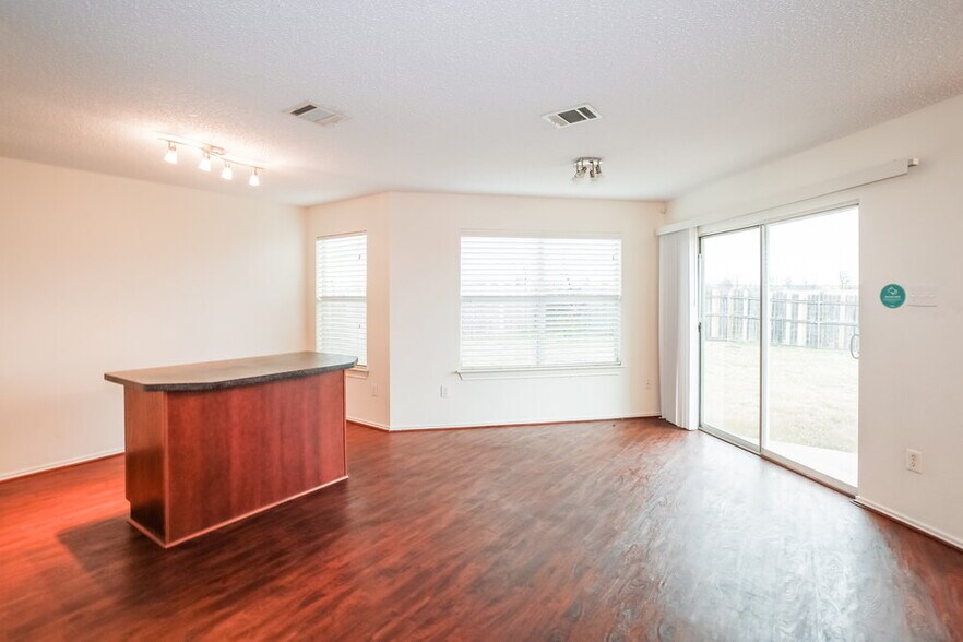 Building Photo - 9936 Sparrow Hawk Ln