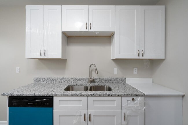 Building Photo - 745 Arbor St NE