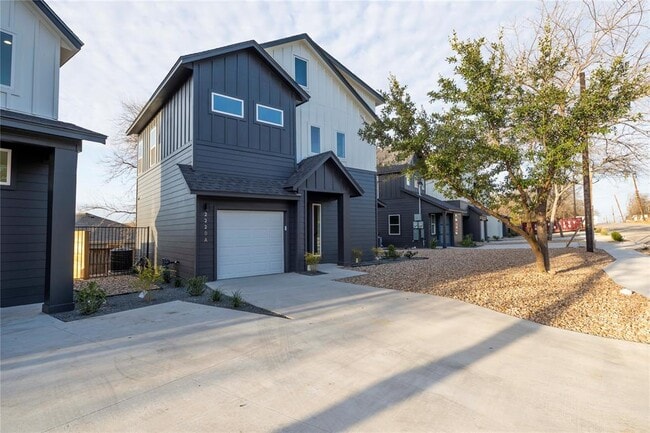Building Photo - 2220 Yellow Jacket Ln