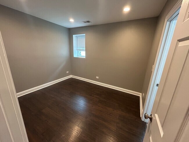 Building Photo - 1301 S 51st Ave